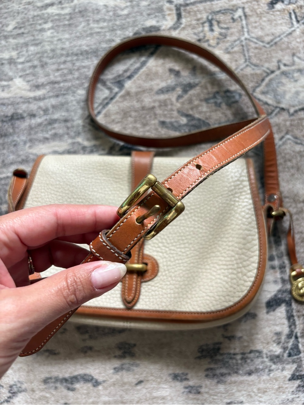 Vintage Dooney & Bourke Equestrian Crossbody Bag Cream Pebbled Leather AWL - Picture 2 of 13